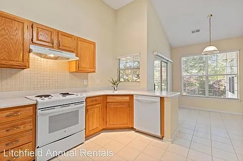 3 bed, 1795 sqft, $2,800 — Photo 3