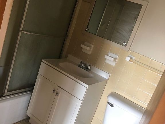 2nd image of 3638 W 117th St APT 9