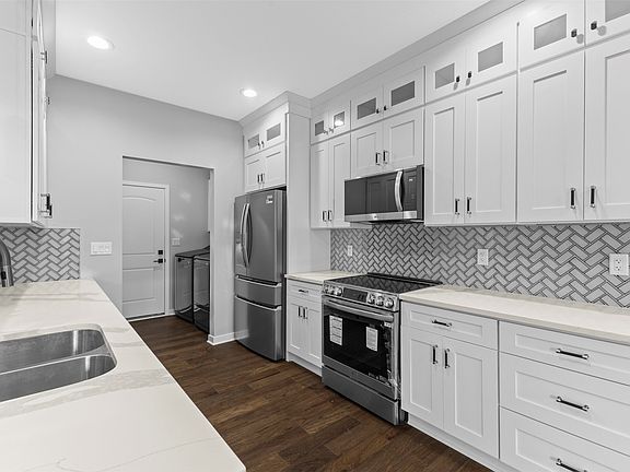 4th image of 1424 18th Street Ct SE