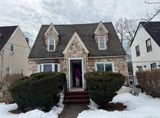 110 Woodside Avenue, Freeport, NY 11520