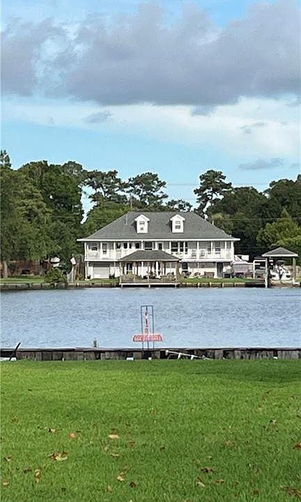 2nd image of 3132 Oak Ln