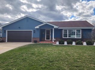 8201 S Lauree Ln, Oak Creek, WI 53154