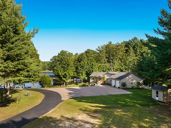2nd image of 2390 Lake Chandler Dr