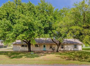 110 Hummingbird Dr, Wills Point, TX 75169
