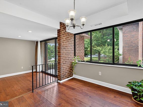 5th image of 2004 Coleridge Dr #20201