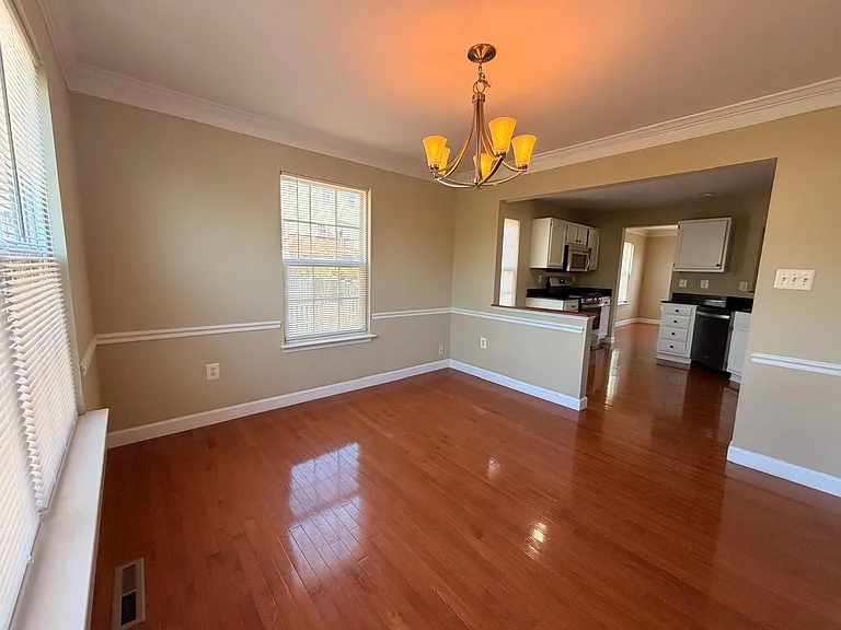 434 Lilac Ter NE — Photo 6
