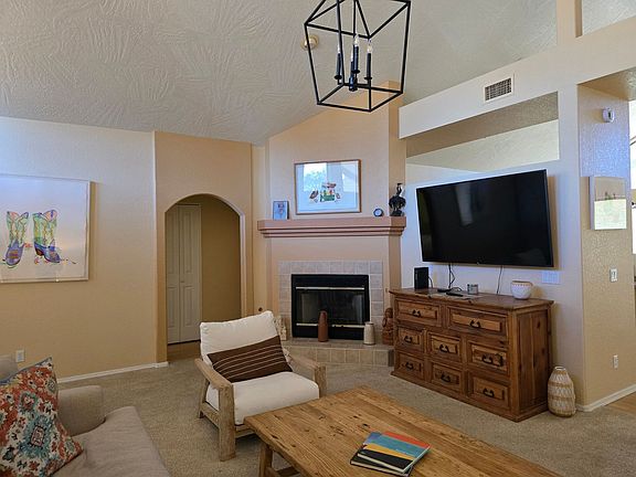 5th image of 10 Sanborn Ct