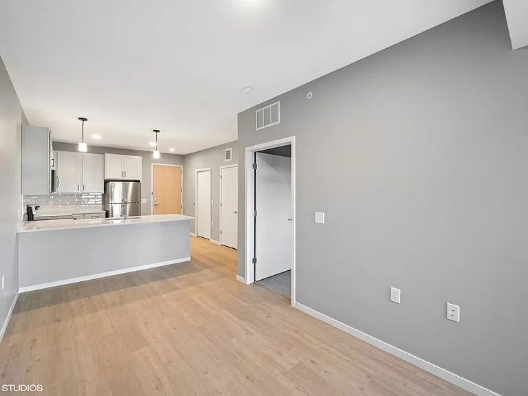 Lago Apartments — Photo 25