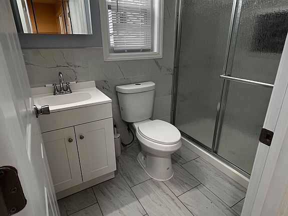 5th image of 244 Keen St #2