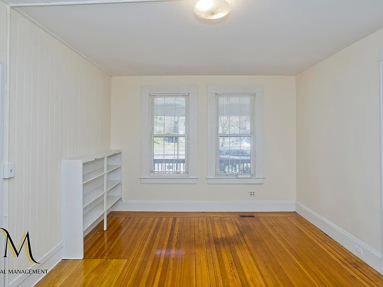 208-210 Fort Pleasant Ave — Photo 3