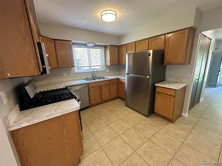7534 Charrington Dr — Photo 9