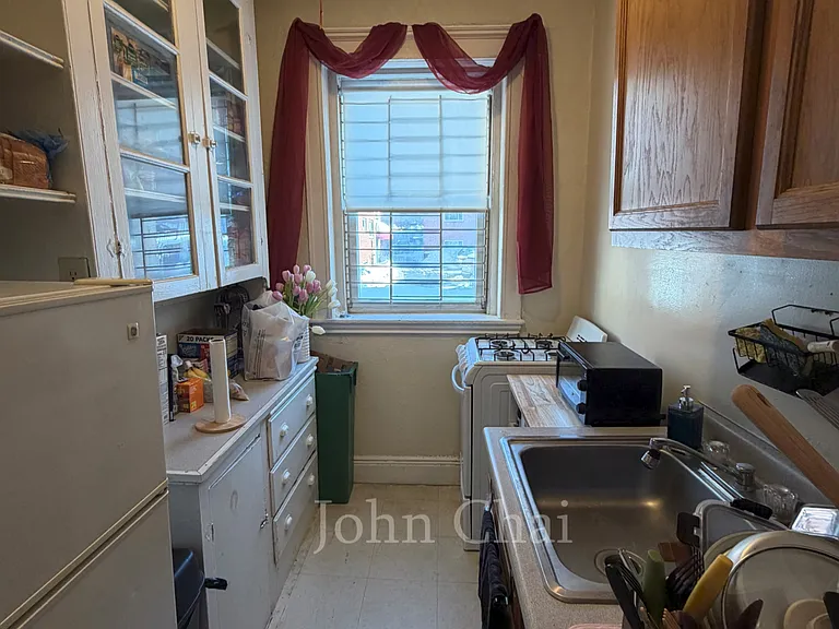 64 Woodstock Ave #9 — Photo 17