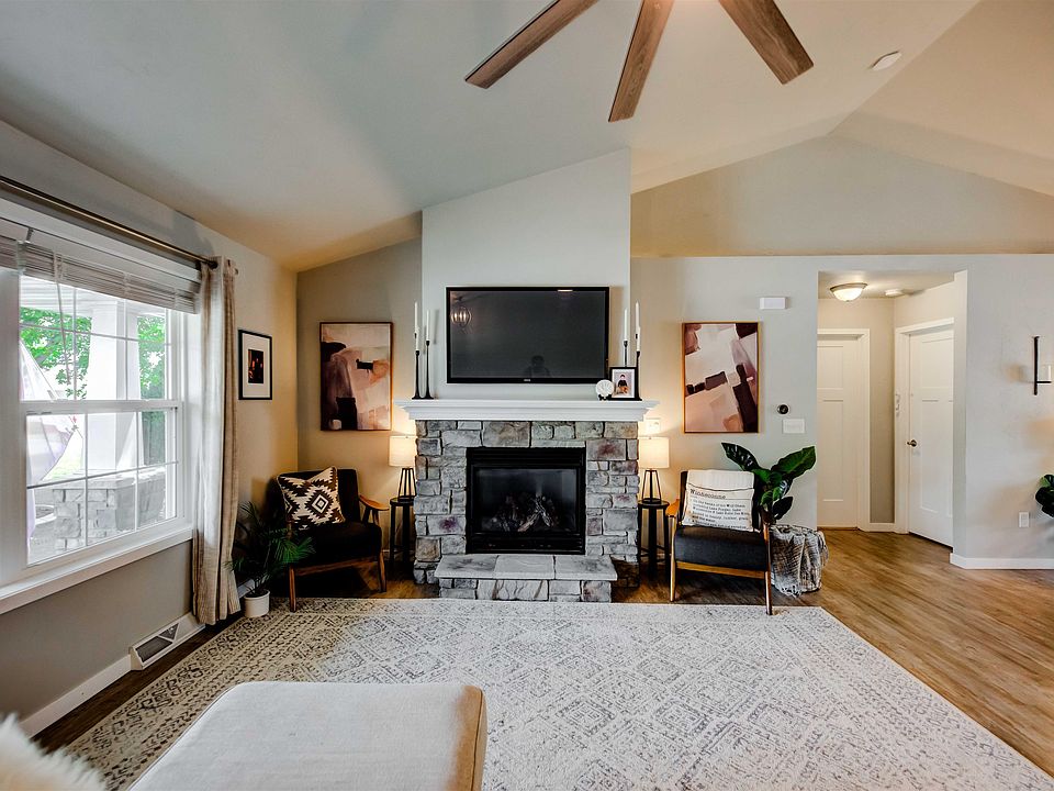 220 N 10th Ave, Winneconne, WI 54986 MLS 50278196 Zillow