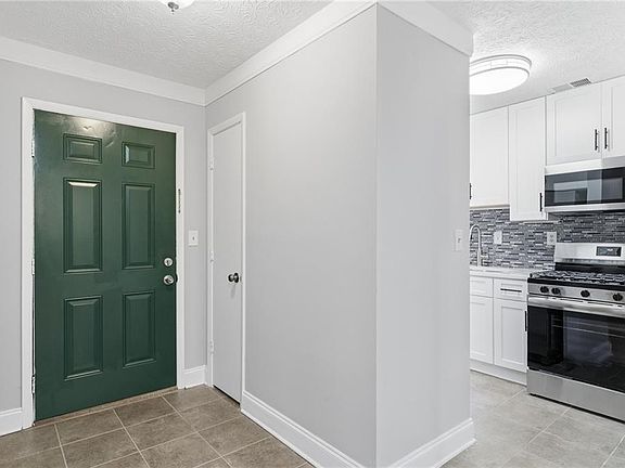 4th image of 601 Wynnes Ridge Cir SE