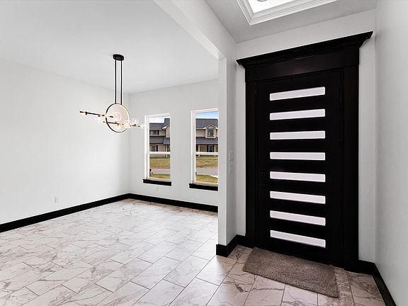 5th image of 18508 Hickory Cir