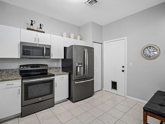 3rd image of 226 Foxtail Dr APT E