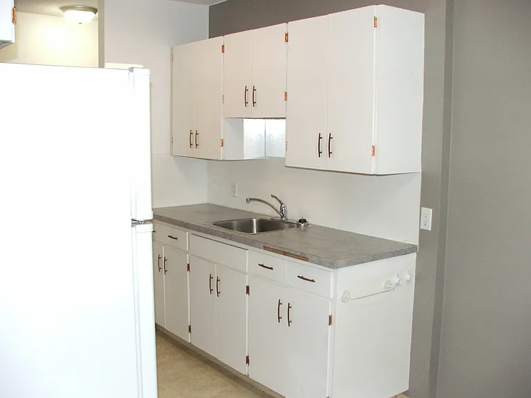 1941 Mayor Magrath Dr S — Photo 8