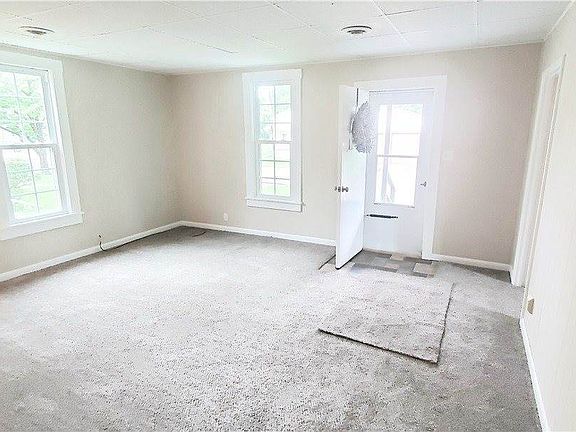 3rd image of 211 E Spruce Ave