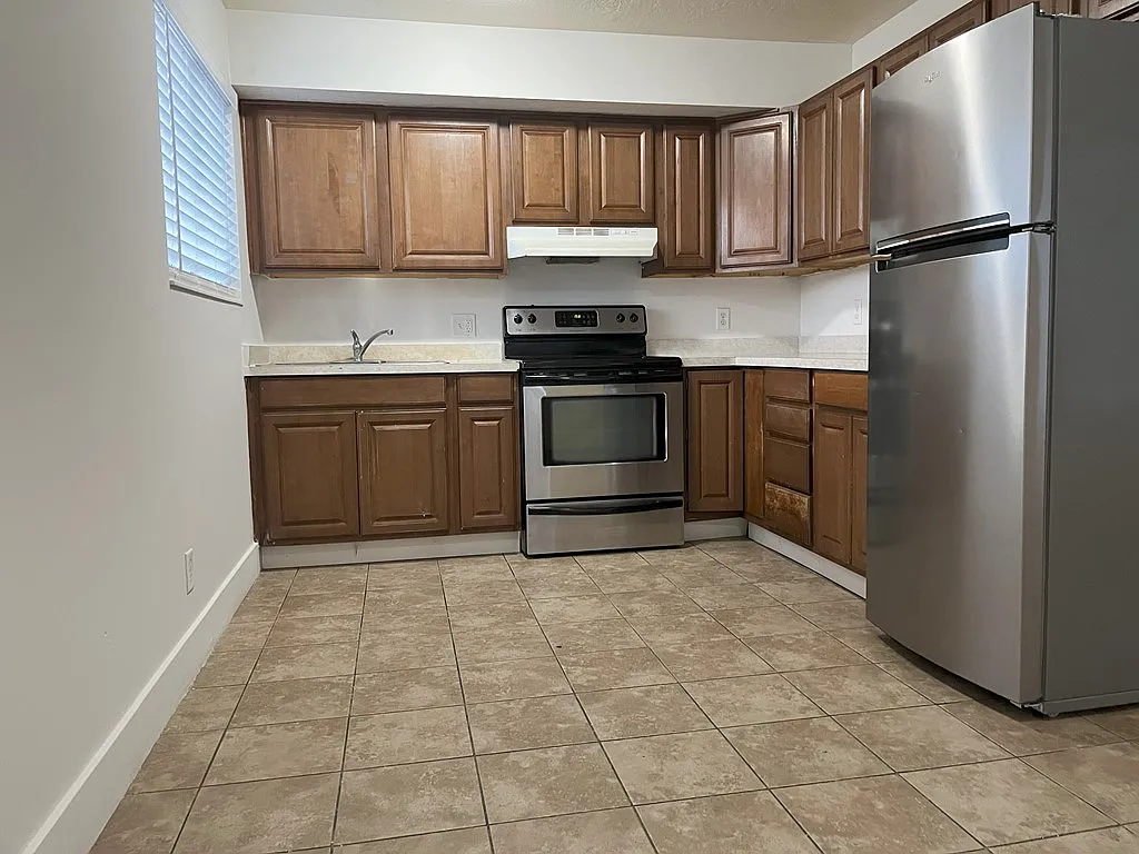 2 bed, 895 sqft, $1,300 — Photo 1