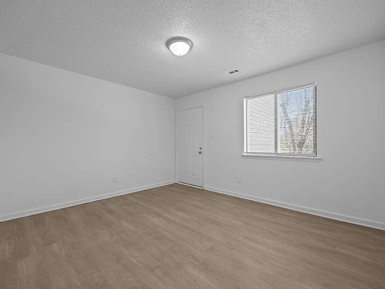 1011 Camden Ave — Photo 33