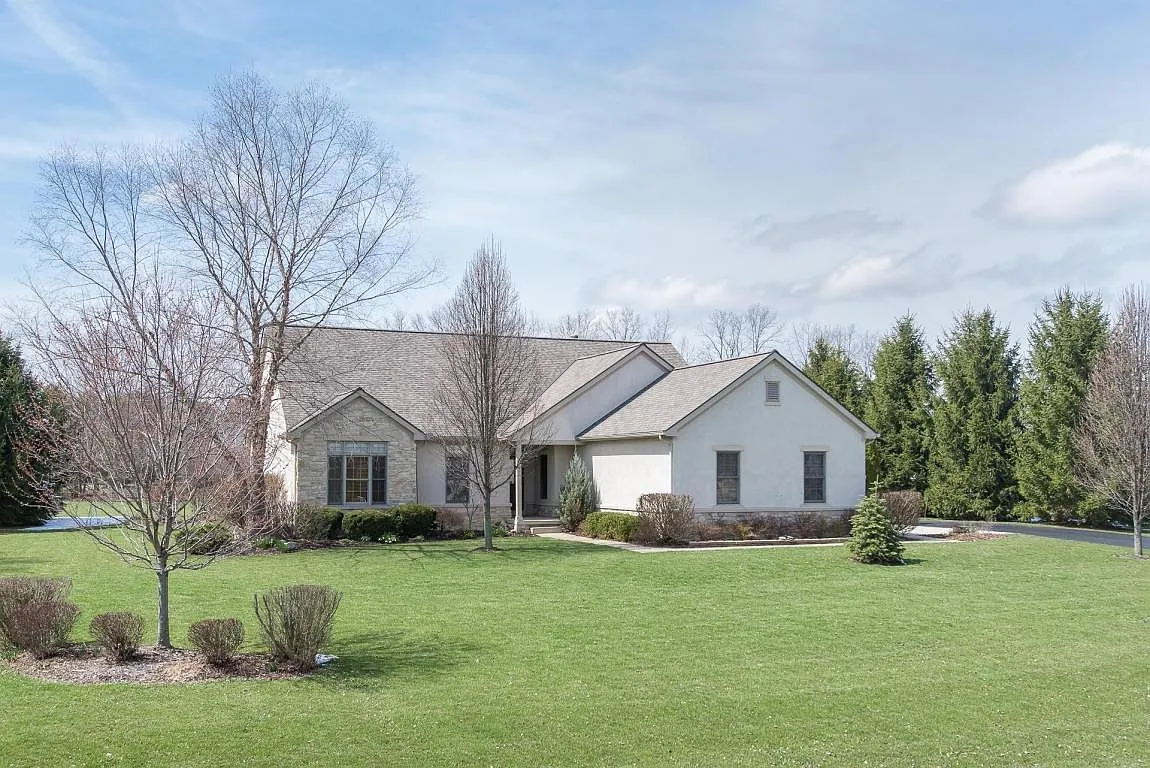 2744 Red Robin Way photo 1