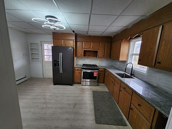 2nd image of 72 John St