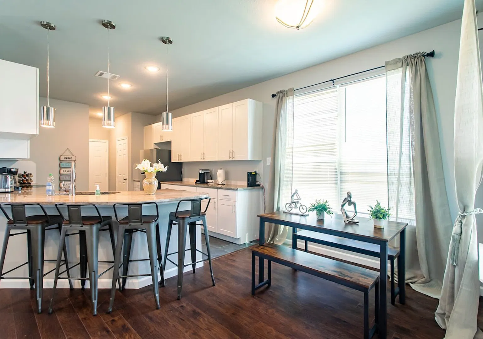4BR Arlington Home | 2 Miles to AT&T Stadium — Photo 3