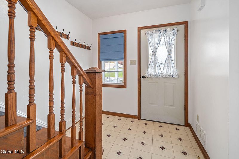 5th image of 1356 Regal Avenue