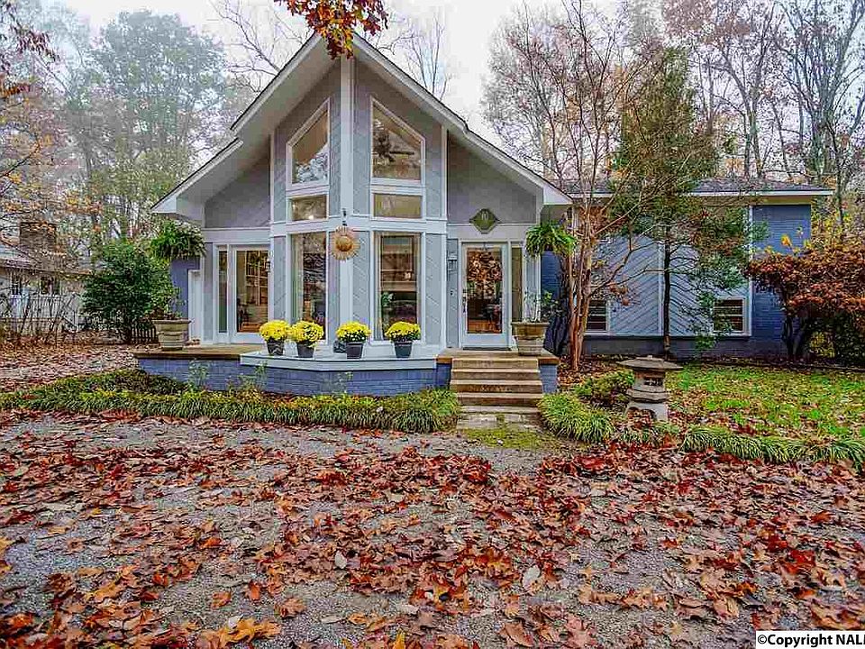 1st image of 3409 Wildwood Dr SE