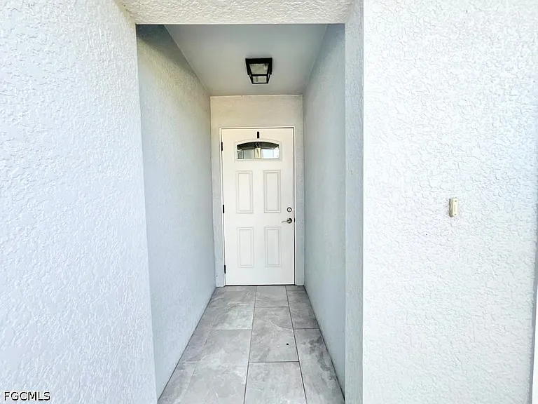 4622 SW 7th Pl — Photo 3
