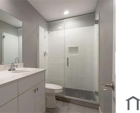 2nd image of 4840 S Drexel Blvd #1