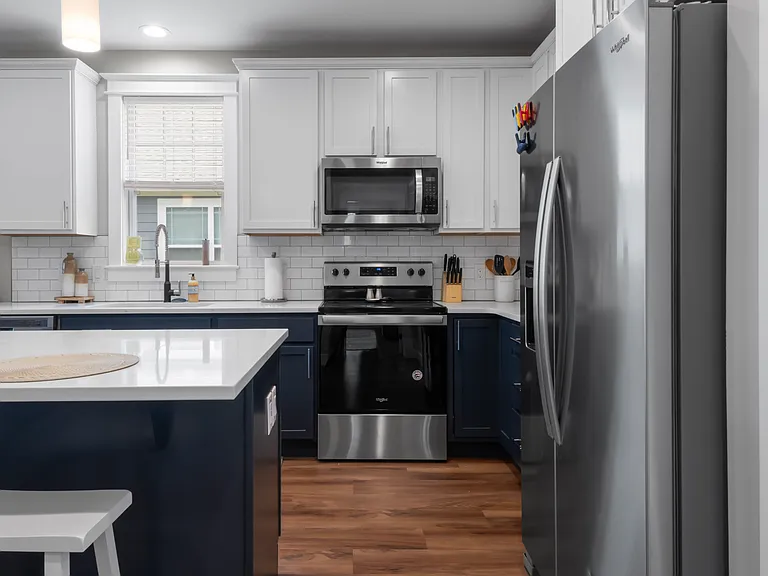 1208 Seven Sisters Ln — Photo 22