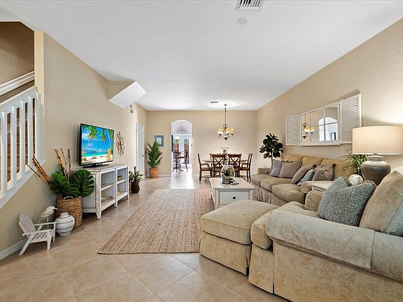 4th image of 323 E Bay Cedar Cir