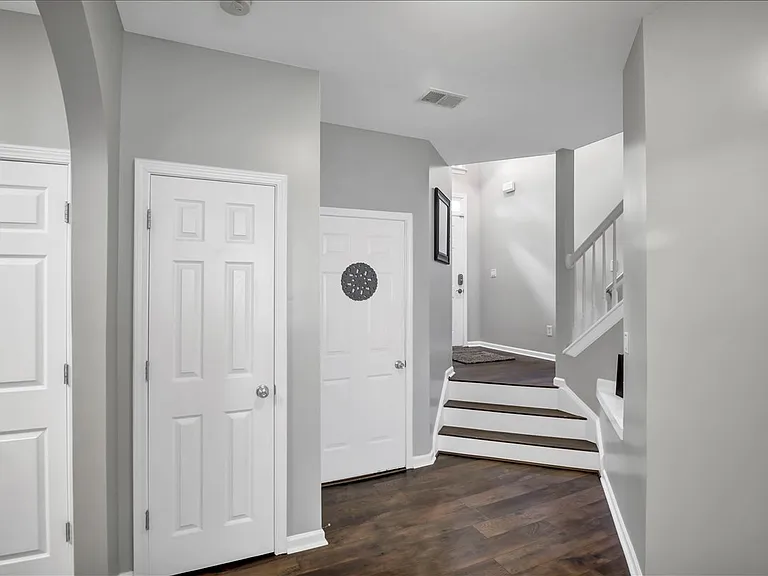 114 Creighton Ln — Photo 23