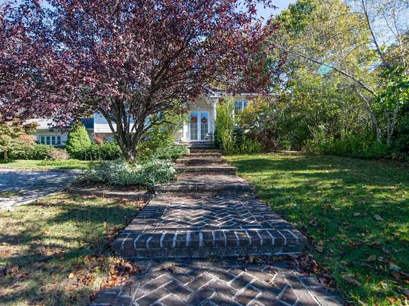 177 Tredwell Ave, Saint James, NY 11780