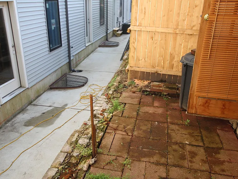 Private bedroom Building is located in a great area in fishtown — Photo 6