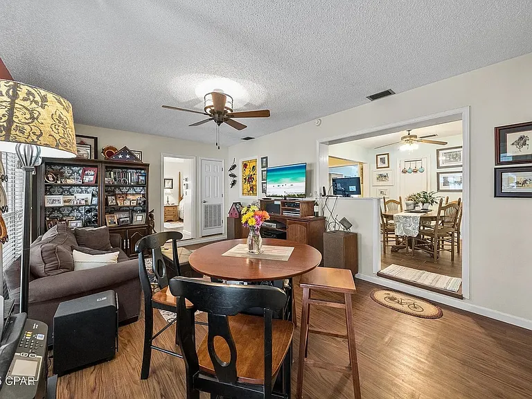 321 S Bonita Ave — Photo 6