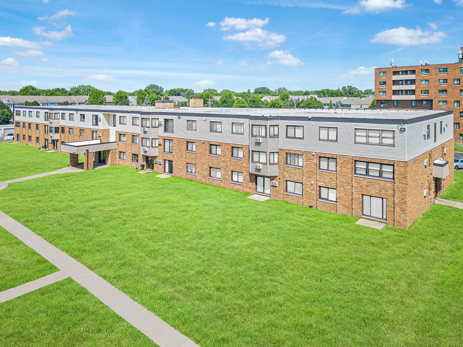 Ridgebrook Apartments — Photo 3