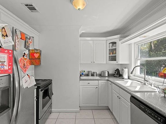 4th image of 30 W Harvard St
