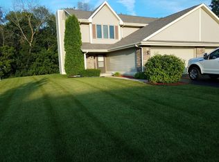 130 Glen Hill Dr, Slinger, WI 53086