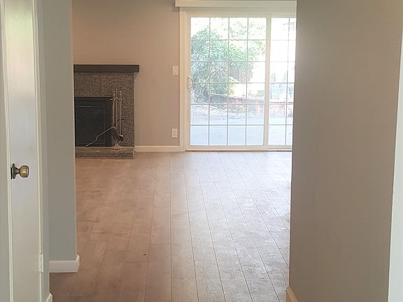 3rd image of 134 Farnham Ct