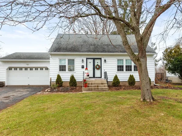 41 Stebbins Dr, Clinton, NY 13323