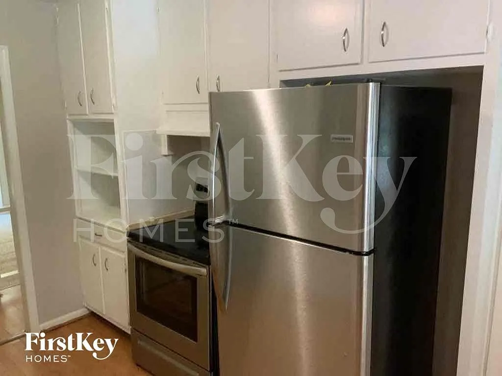 3 bed, 2.0 bath, 1594 sqft, $2,005 — Photo 4