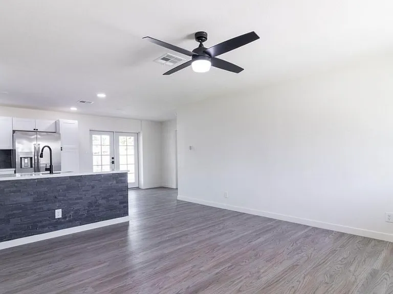 719 E Fillmore St — Photo 3
