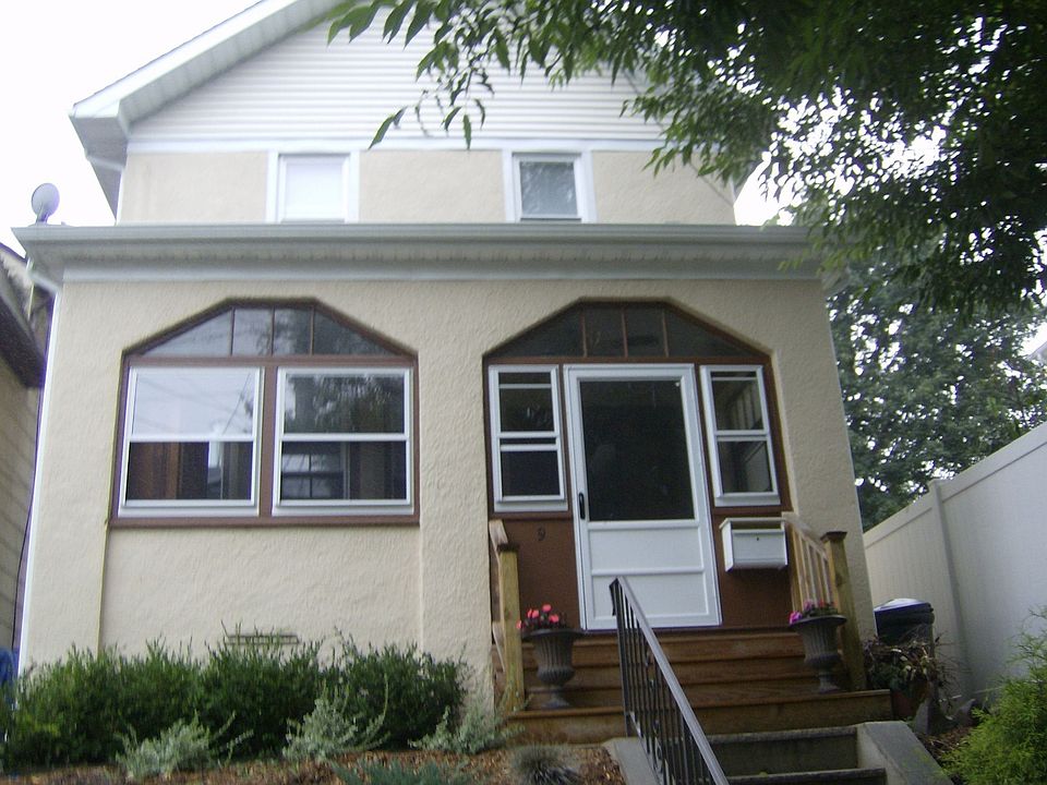 1st image of 9 Park Dr S