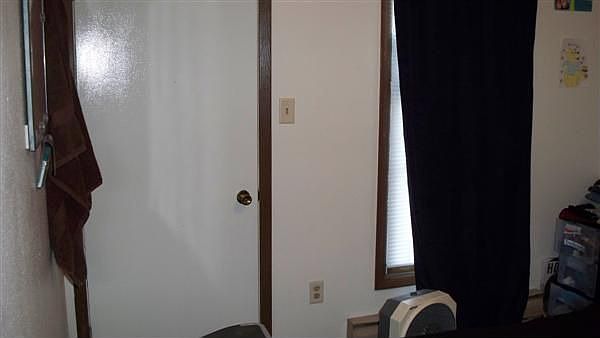 ACCESS TO AIRING PORCH