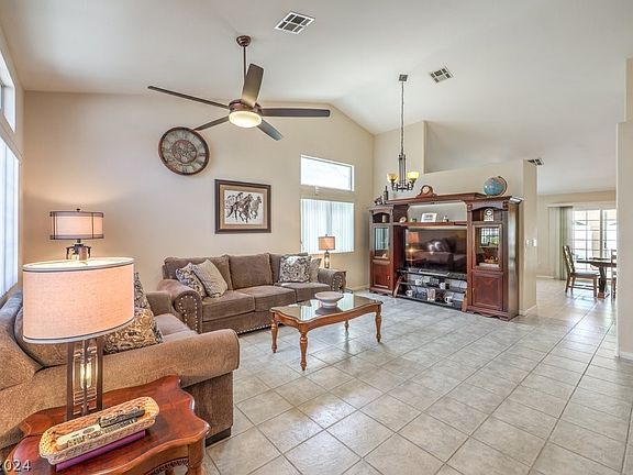 5th image of 3611 Yorba Linda Dr