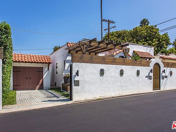 3rd image of 8015 Rosewood Ave