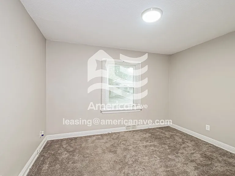 1424727_009_main_bedroom_9.jpg