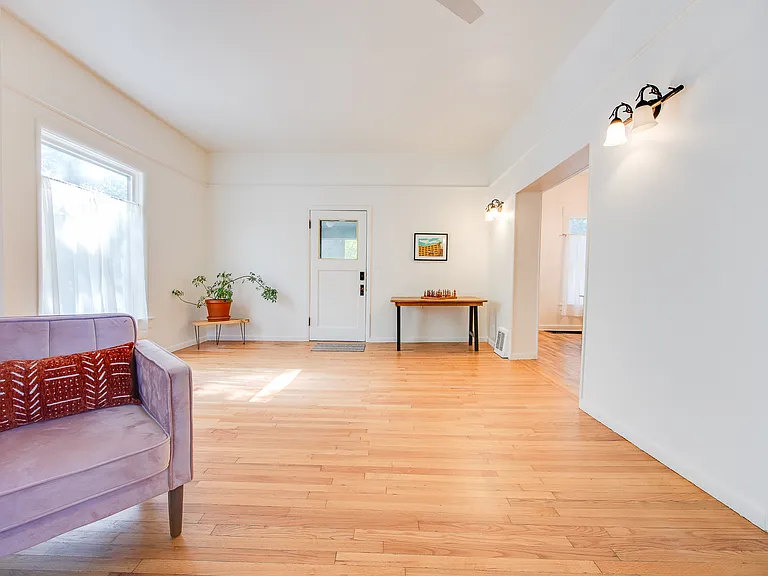 1725 Barker Ave — Photo 6